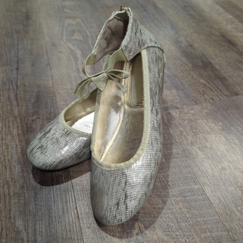 Girls Flats Gold Kenneth Cole Sz.3